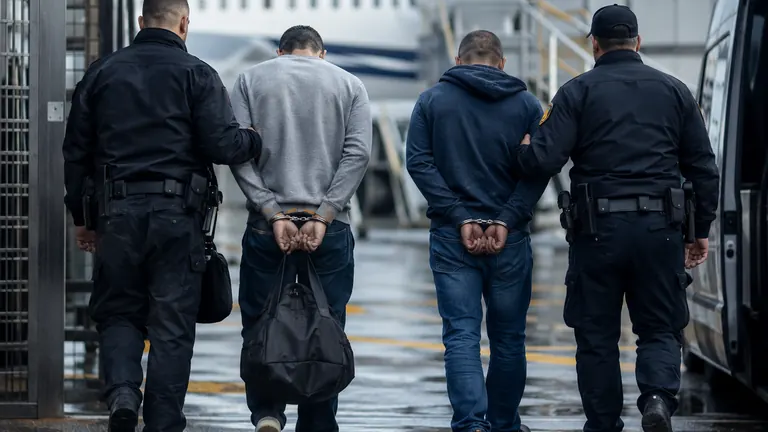 Estrangeiros com antecedentes criminais devem ser deportados com mais facilidade?